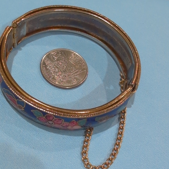 Vintage Floral Enamel Bangle Bracelet And Screw back Earrings with Gold Accents - Picture 8 of 10